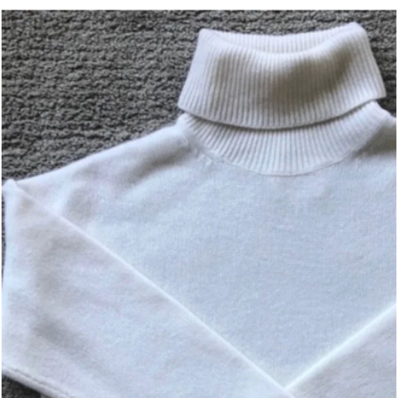 Hudson’s Bay/ Hudson North Cashmere Turtleneck Sweater. NWOT. - Picture 2 of 2